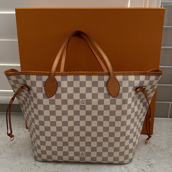 Authentic Louis Vuitton Damier Azur. - Picture 2 of 9